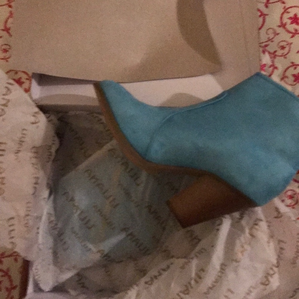 🌹...Turquoise Boots...🥾